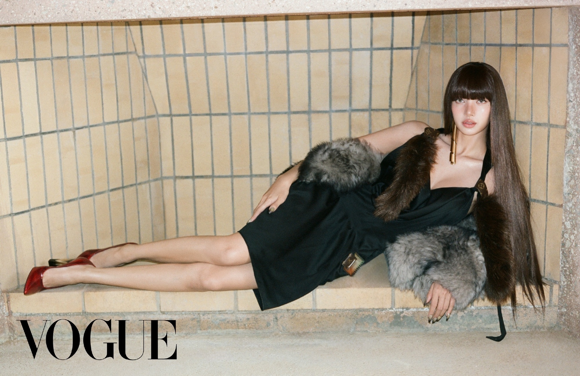LISA  Lisa更新hELLouTaH【图片】260820 voguekor