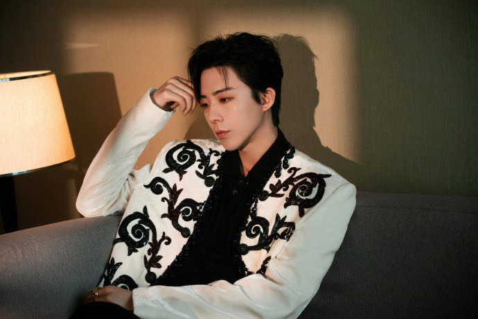 #我们的歌图书馆30秒文学# 刘宇宁的思绪，是在悠扬旋律的沉醉中，还是观众热情的