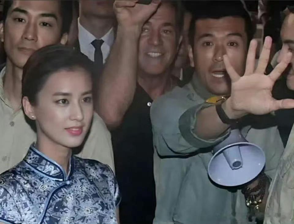 杨子就是不舍得离婚，看到这张照片我确定了！ 