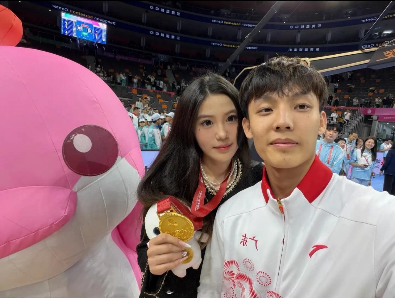 金牌荣誉与爱人共享，事业爱情双丰收🔥