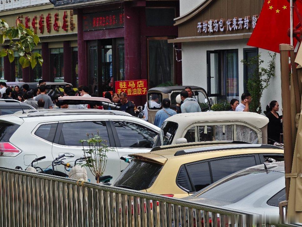 古槐堂读书记  纷繁假日，可以读书。  ​​​