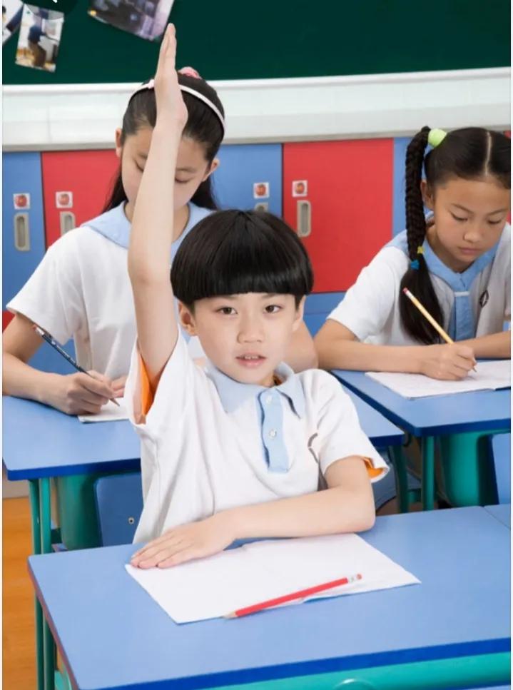 孩子优秀与家长的教育关系大不大？
我得出的结论是关系不大，孩子的教育还得靠老师。