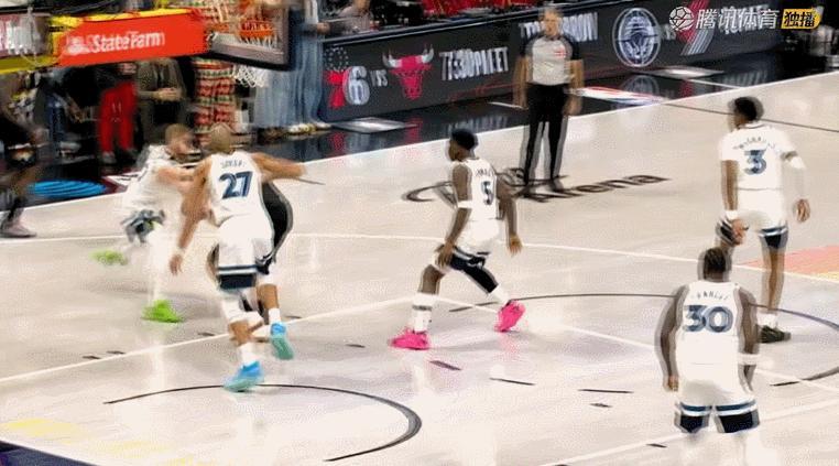 穆雷致命失误，传球被迪温琴佐断掉。差一分了森林狼vs掘金