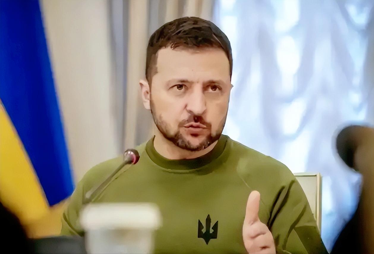 欧盟刚砸900亿无息贷款给乌克兰，泽连斯基却直接认怂，坦言前线打得越来越难，弹药