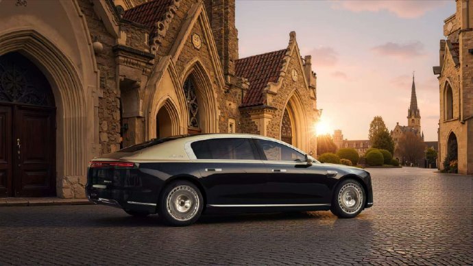 广州车展上，上汽奥迪的全新 A5L Sportback 旗舰智曜型即将交付，作为