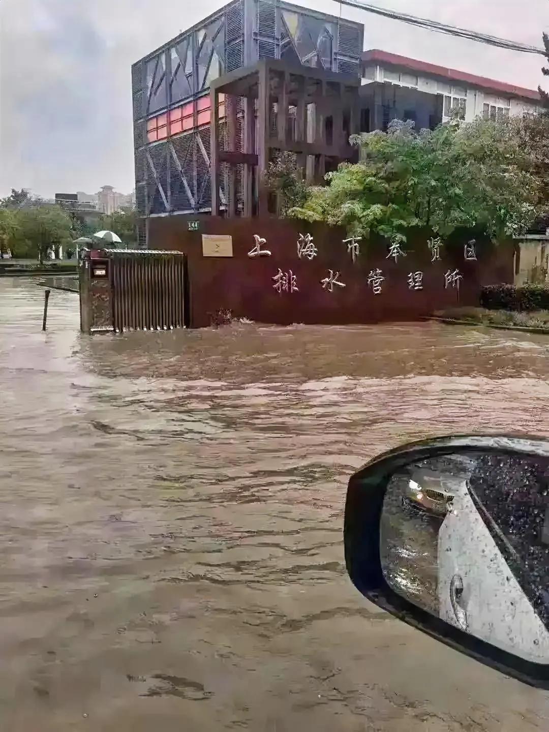 是不是有点讽刺？