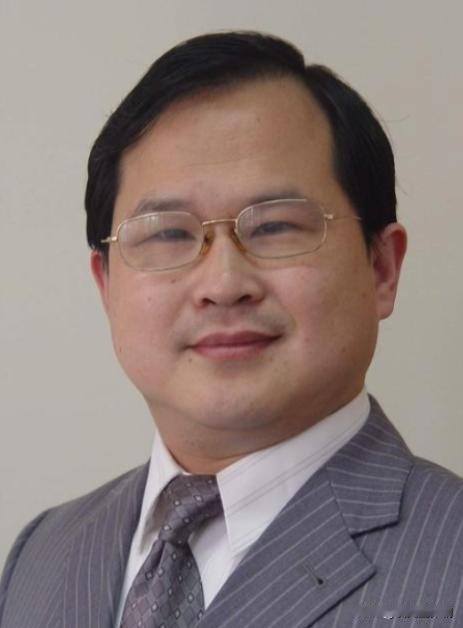 "中美关系的恶化并非美国的责任，中国应反思自身的问题。" 这是中国教授胡伟的观点