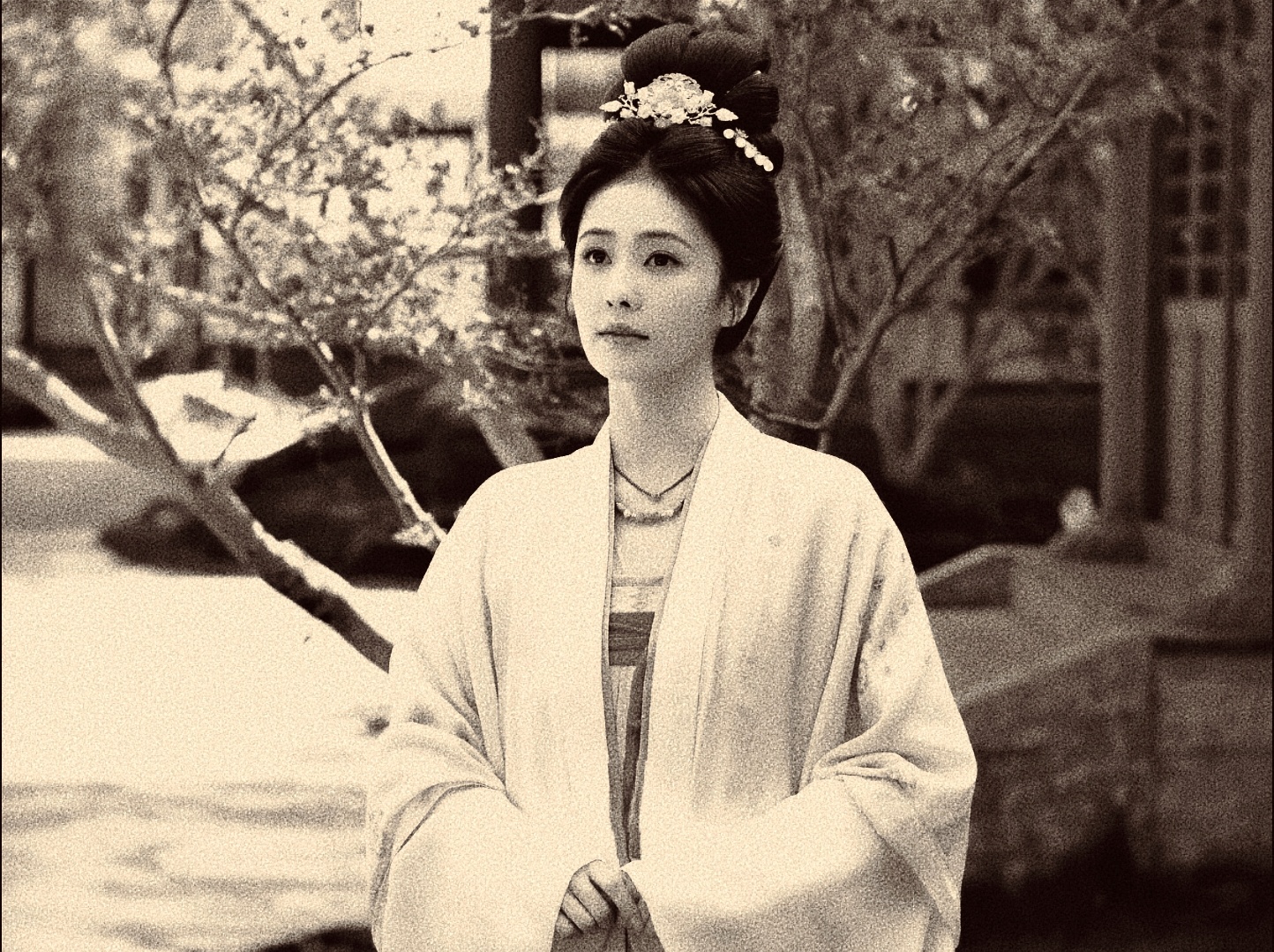 一身执念、半生疯魔，是叶璃、是莫离、是前尘皆血，爱恨成劫，人鬼之间，寸步难离的叶