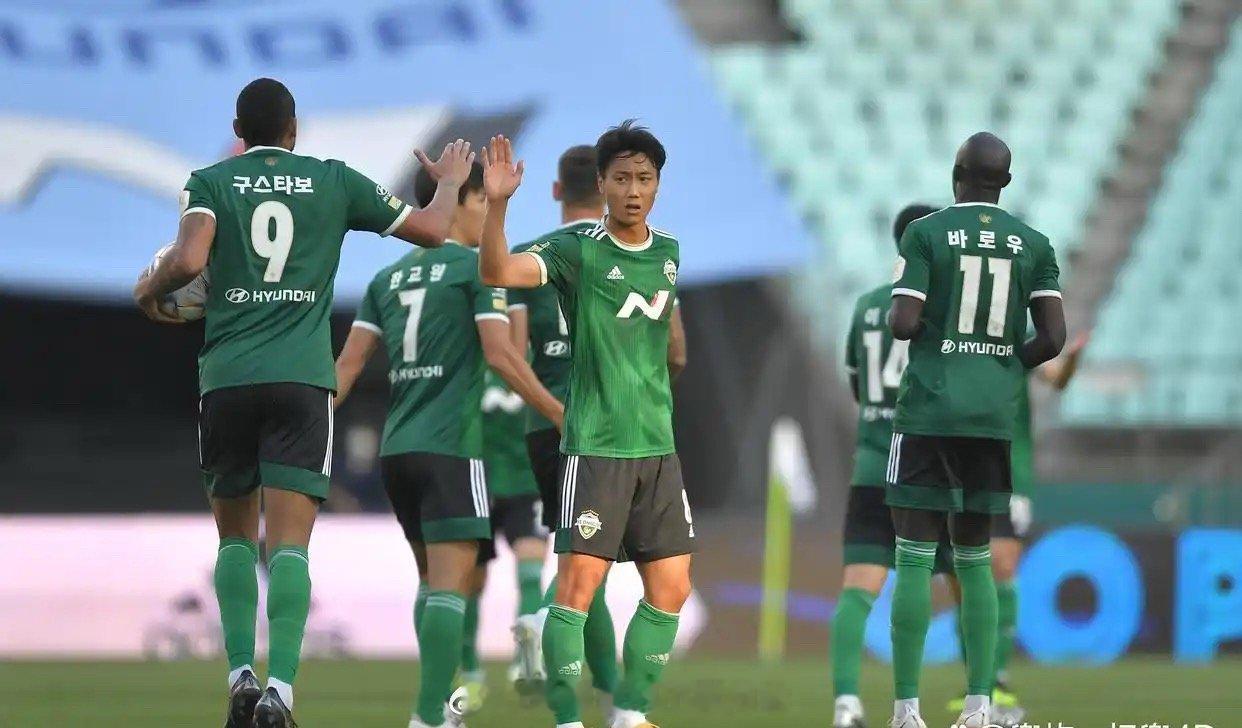 001全北现代vs浦项制铁分析：主场来个两连败？肯定是不敢去看的 但从历史交手记