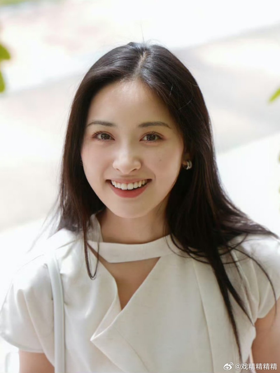 秦岚说沈月确实漂亮脸还行，就是身高，她可以走鞠婧祎的路线 