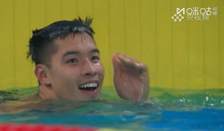 男子50米自由泳：中国香港选手何甄陶夺冠，潘展乐并列第三。11月16日，全运会5