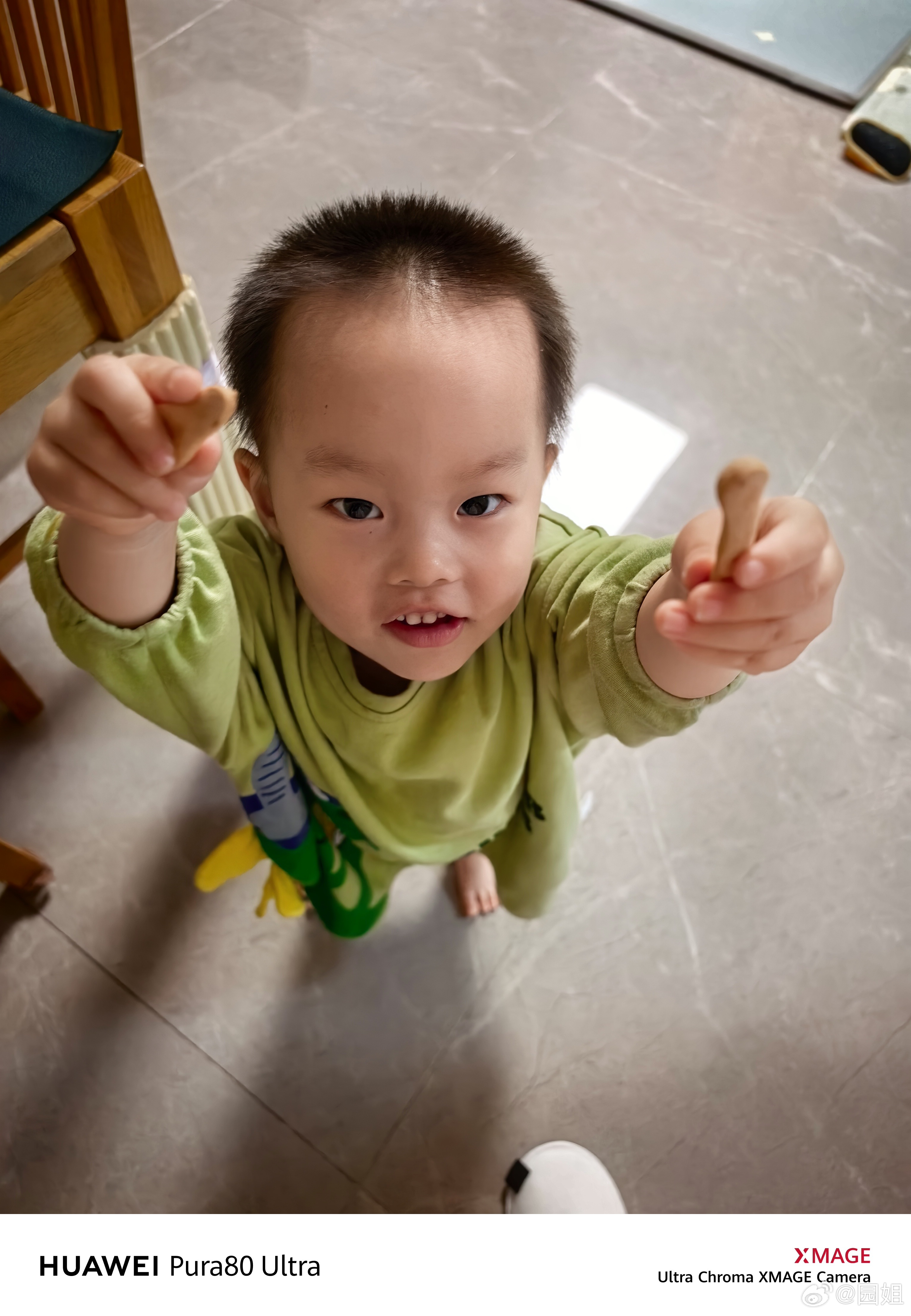 当我想在家跳操的时候，我儿子就是最大的阻力。一会儿抱大腿一会投喂[捂嘴哭] ​​