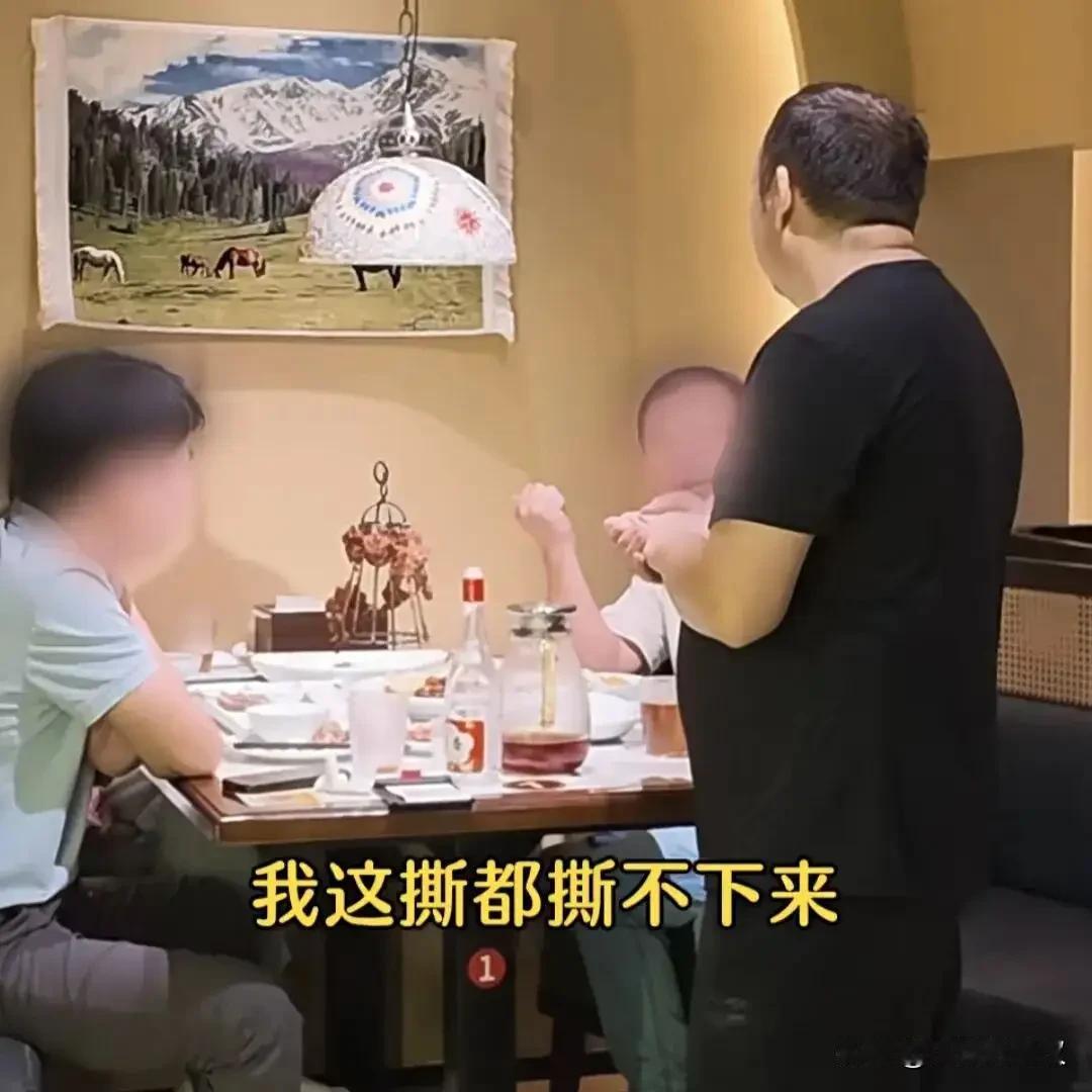 真是让人哭笑不得！顾客吐槽新疆正宗架子肉不正宗，理由竟是挂在架子上烤制、肉质偏干