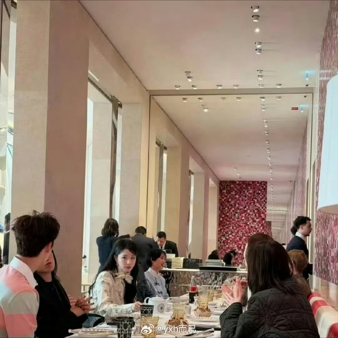 李昀锐王楚然lingorm合照李昀锐 王楚然 LingOrm下午茶合照 