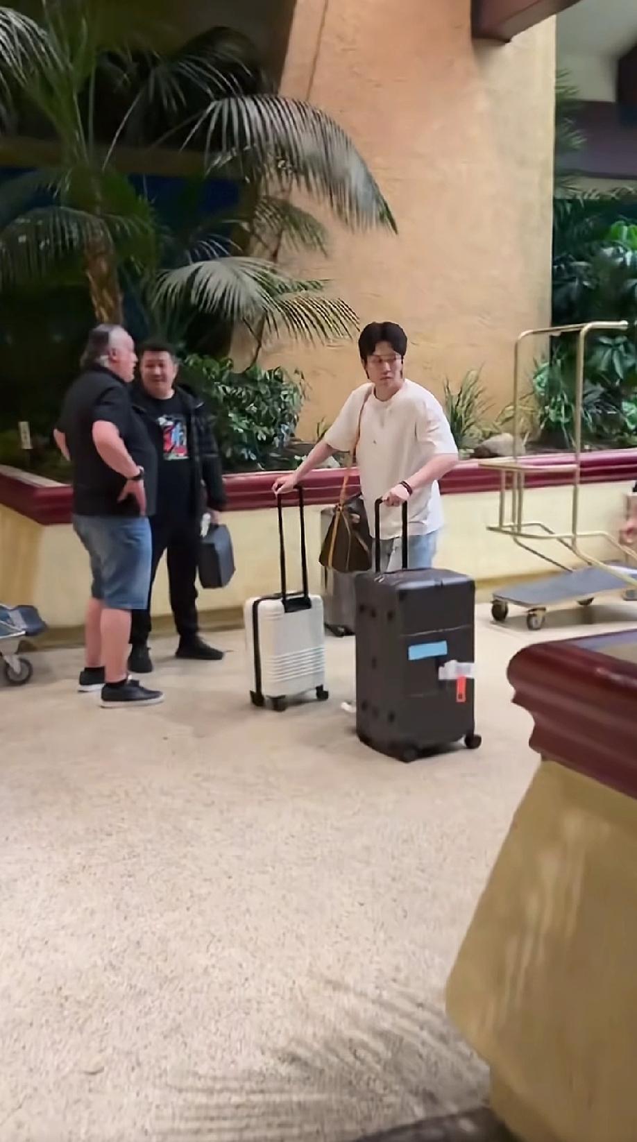 梁靖崑退赛，令我意外的不是他退赛美国大满贯，而是压力集中到了王楚钦身上。

梁靖