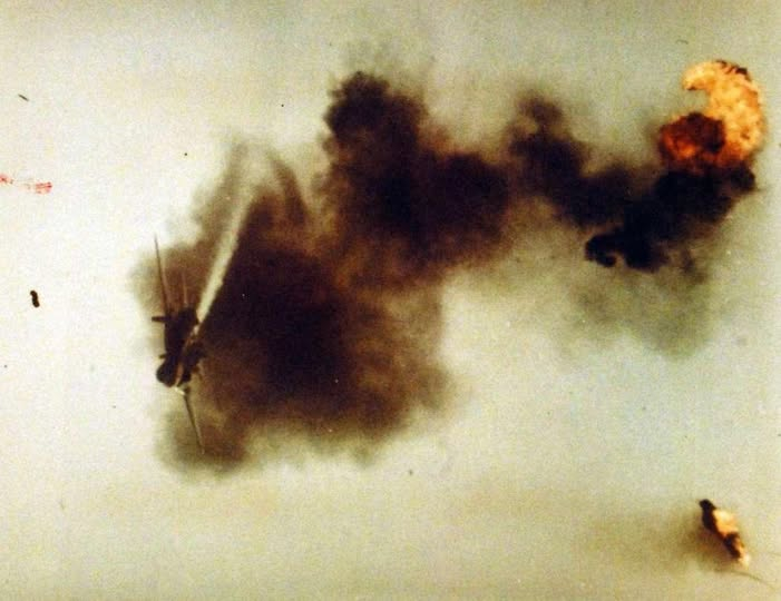 1977年10月29日，在美国加利福尼亚州中国湖海军武器中心，一架MD一等人的 
