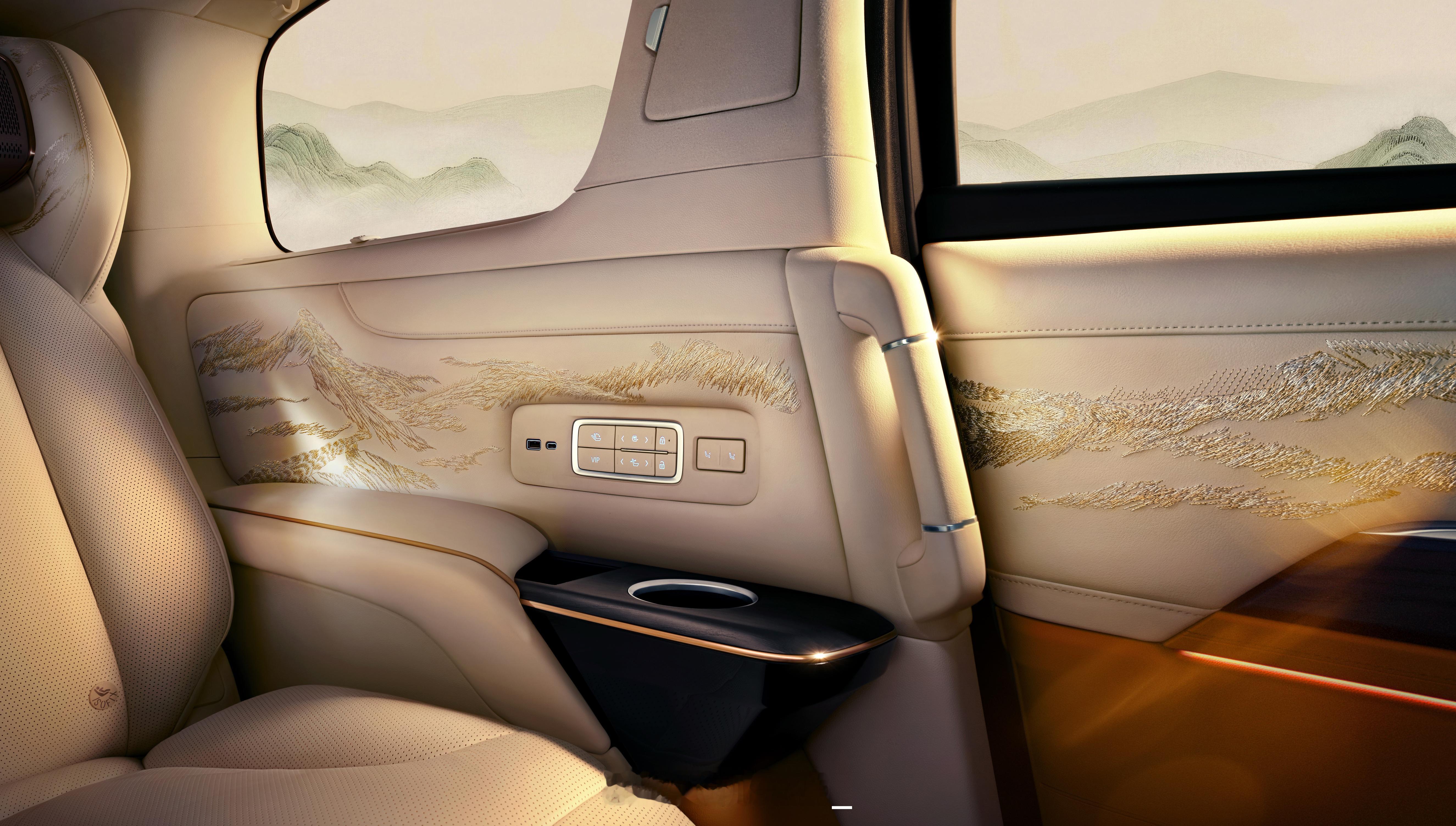 两种意境，大家更喜欢哪种图二是别克世纪CENTURY焕新版。新能源汽车大v聊车