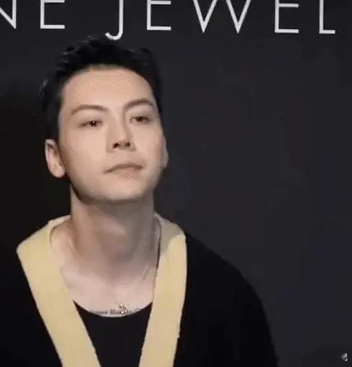 陈伟霆到底胖没胖，看他香奈儿活动状态很好啊 ​​​