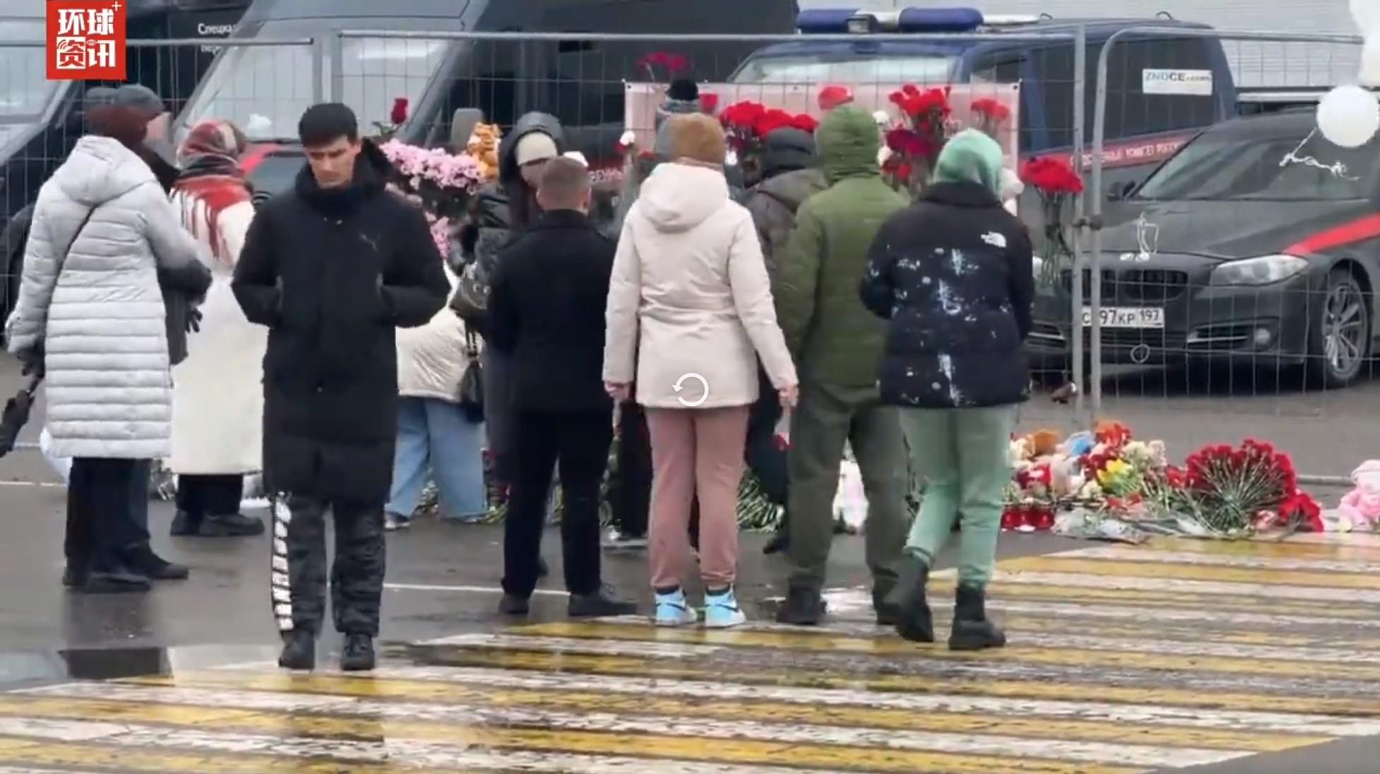 今天一天没看消息，清清脑子。晚上看了一眼热搜，看到俄恐袭的恶性事件的消息了。14