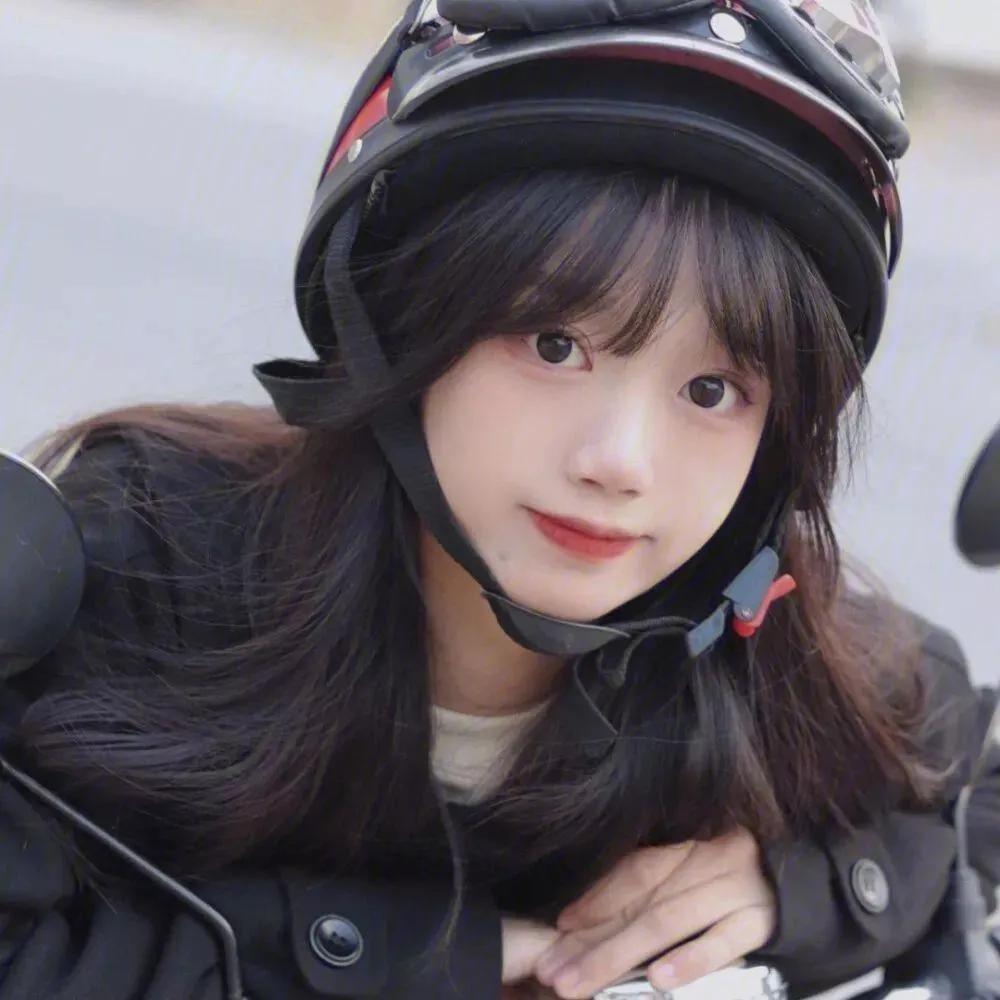 甜美骑手少女，安全骑行，快乐出发！😊女外卖女骑手 骑行少女风 酷女孩骑行 骑单