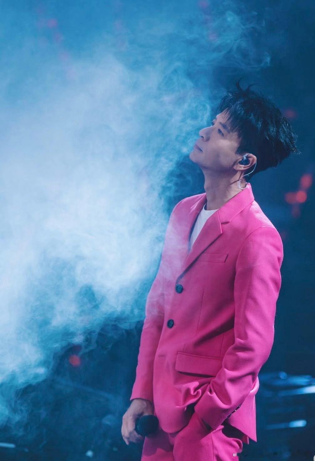 星熠澴川孝感群星演唱会要来了谁的DNA狠狠动了！从小听到大的《千千阙歌》《红日》