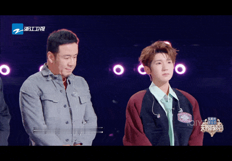 王源杨坤把张碧晨唱哭了 必须夸夸王源杨坤的《老男孩》，原本以为风格差异大，合唱效