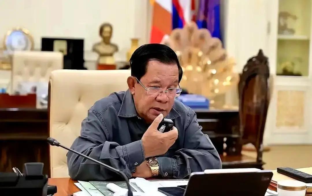 果不其然
 
洪森突然宣布了
 
2023年8月22日，金边，洪森正式卸任首相，