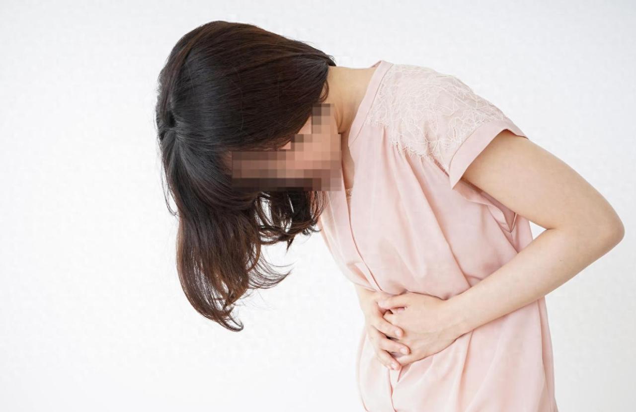 女子怀上情人孩子上门找人，与其妻起冲突致对方4根肋骨骨折，获刑7个月赔偿3.2万