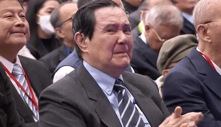 【郑丽文正式就职，誓言让国民党从羊群变狮群，马英九台下落泪】郑丽文就职马英九哭了