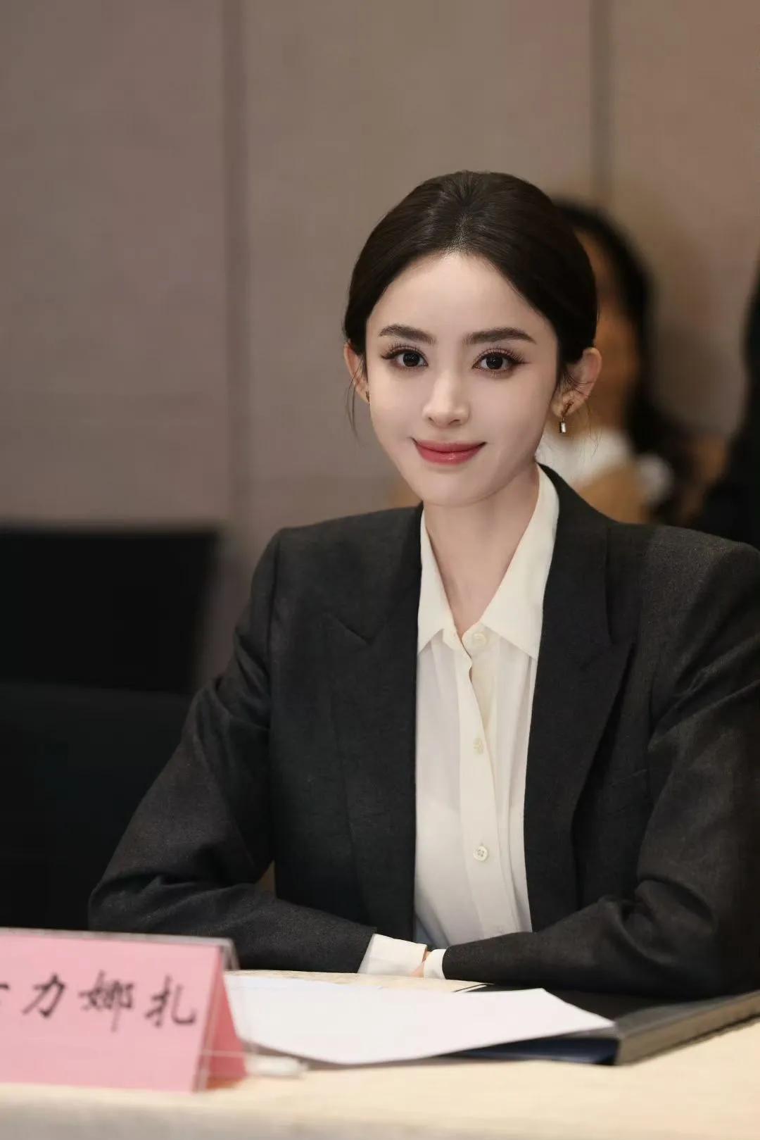 娜扎央视镜头，引发热议！

10月11日，娜扎引发热议，只因为电影《出入平安》在