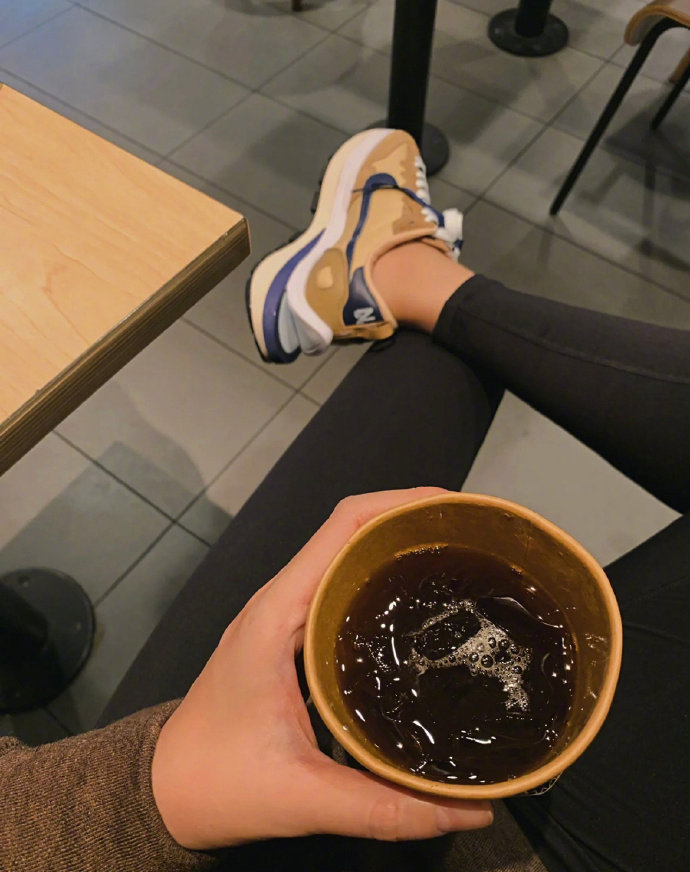 "后来才知道 和不同的人说不同的话 表现出不一样的态度 是一种非常可贵的能力 而