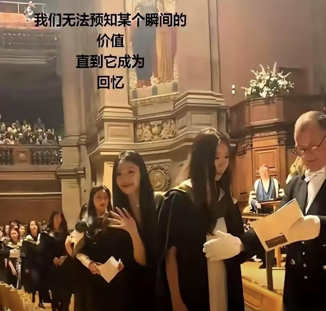 最近网上一张照片传得挺广，三十人的课堂，二十九个中国人，老师点名还带中文口音。这