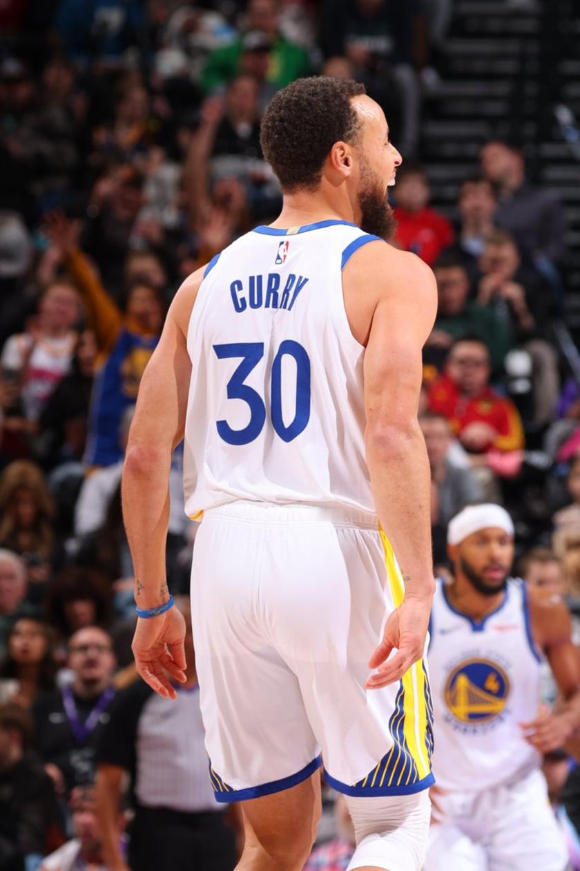 常规赛第49场 27分1篮板2助攻2抢断吉米也更新了勇士赢球的快拍勇士战胜爵士超