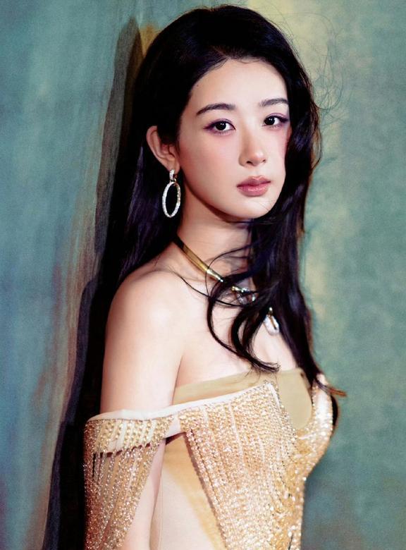 粉圈的人再怎么不承认，杨紫现在就是业内喜欢的年轻演技派女演员，什么后台、预制不过