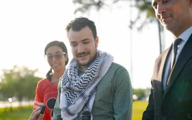 海外新鲜事 曾在哥伦比亚大学校园内领导反以色列、支持巴勒斯坦抗议活动的活动人士马