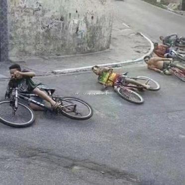 这么跑山压弯拍照多安全啊，值得推广吗？？？