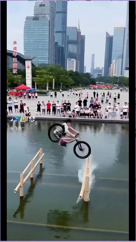大家觉得我这表演怎么样？