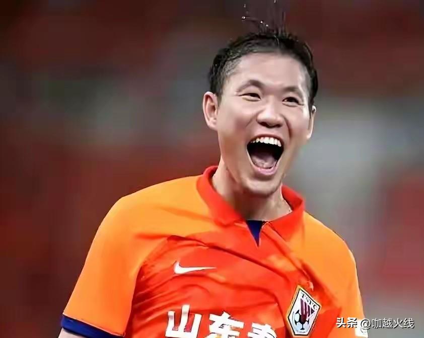 32岁的山东泰山队“老国脚”（李源一）夏窗还不成了炙手可热的“抢手货”！

32