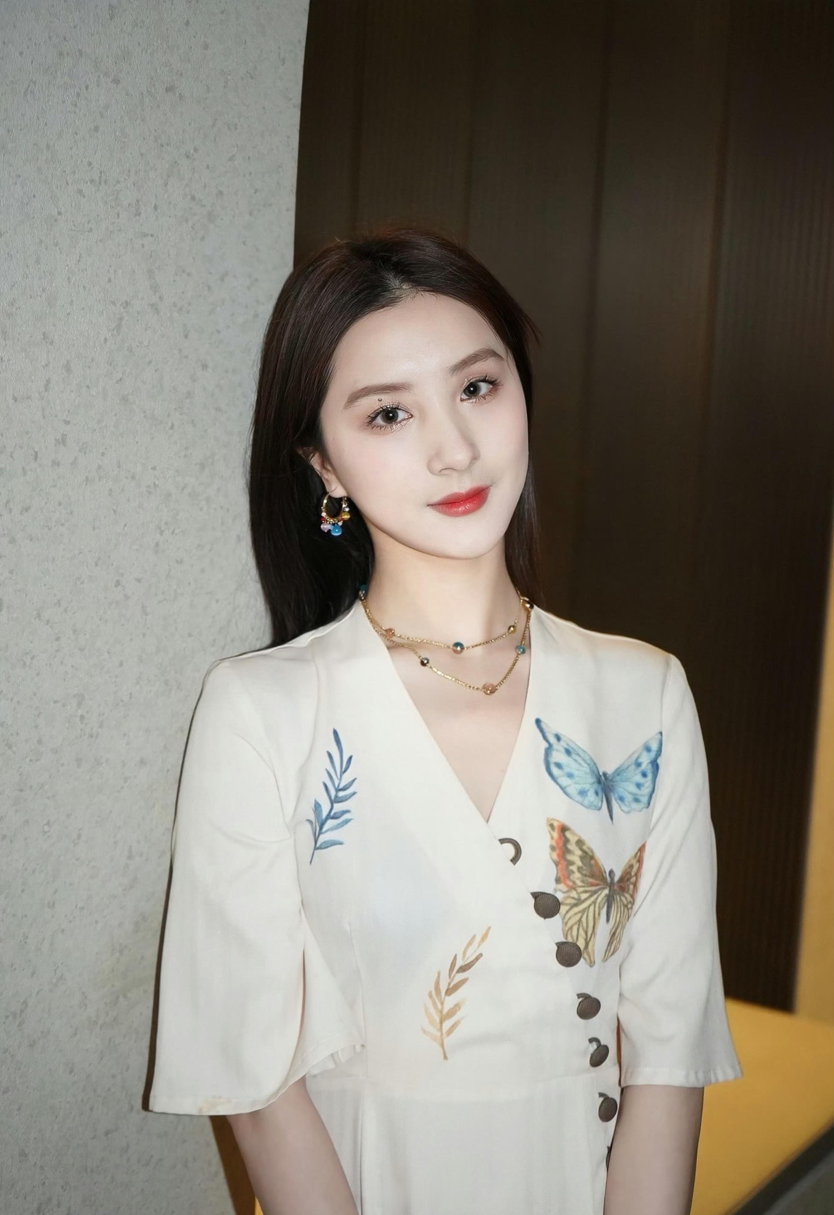 小姐姐的裙子真好看 ​​​