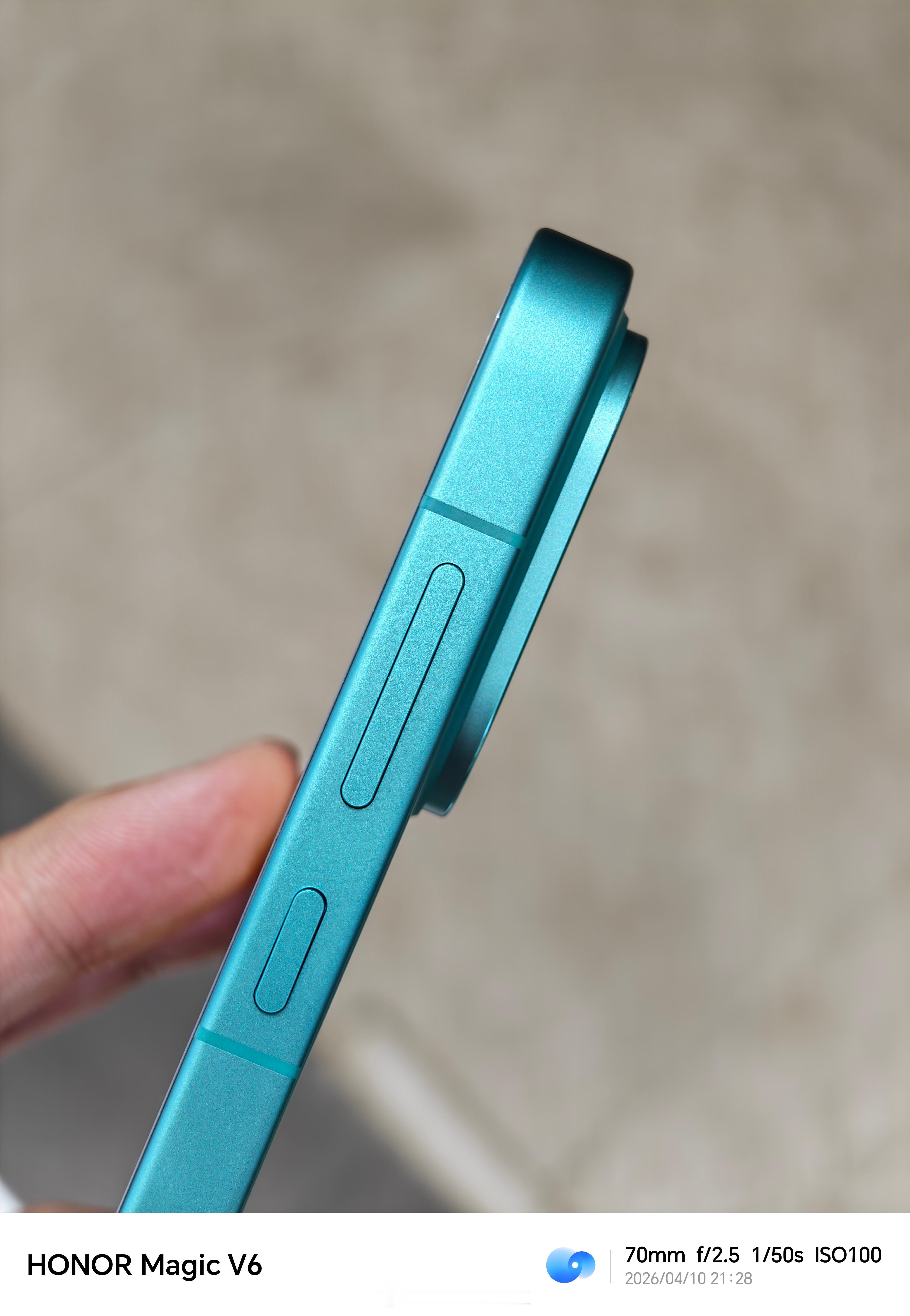 OPPO Find X9s Pro已经到店了，特地去看了下，小伙伴们觉得如何？不