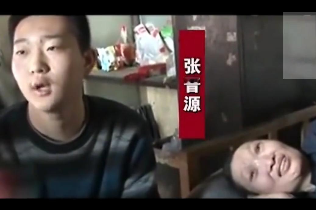 2014年，山西15岁少年成了年纪最小的“钉子户”，没水没电也不愿意搬走，大伙都