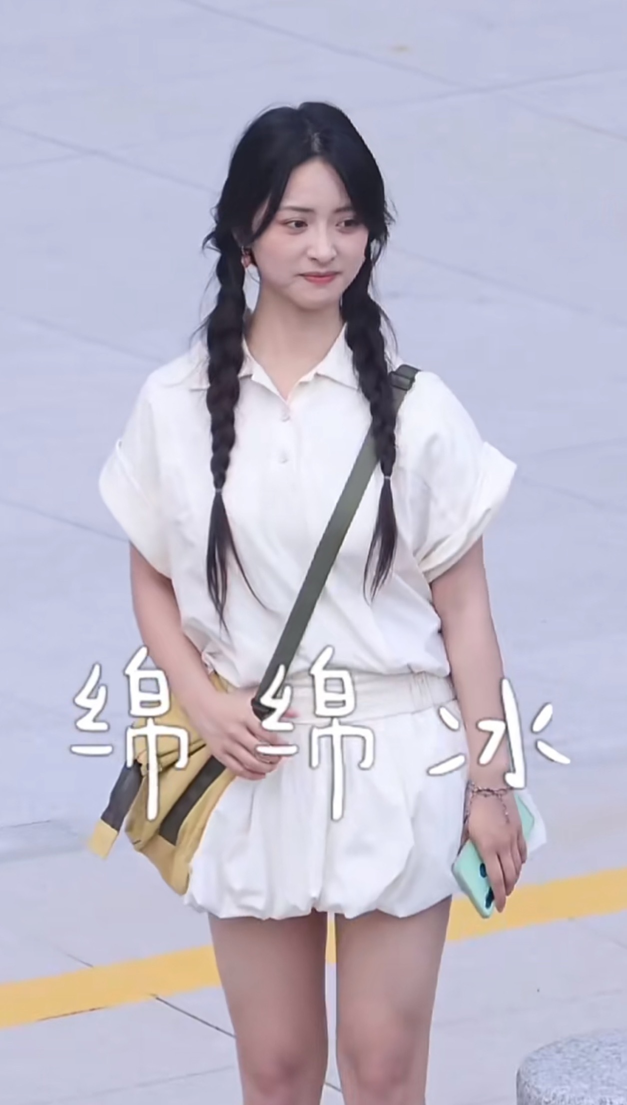 各位领导好我叫月月这是我的正面这是我的侧面这是我的135度不好意思今天发型有点潦