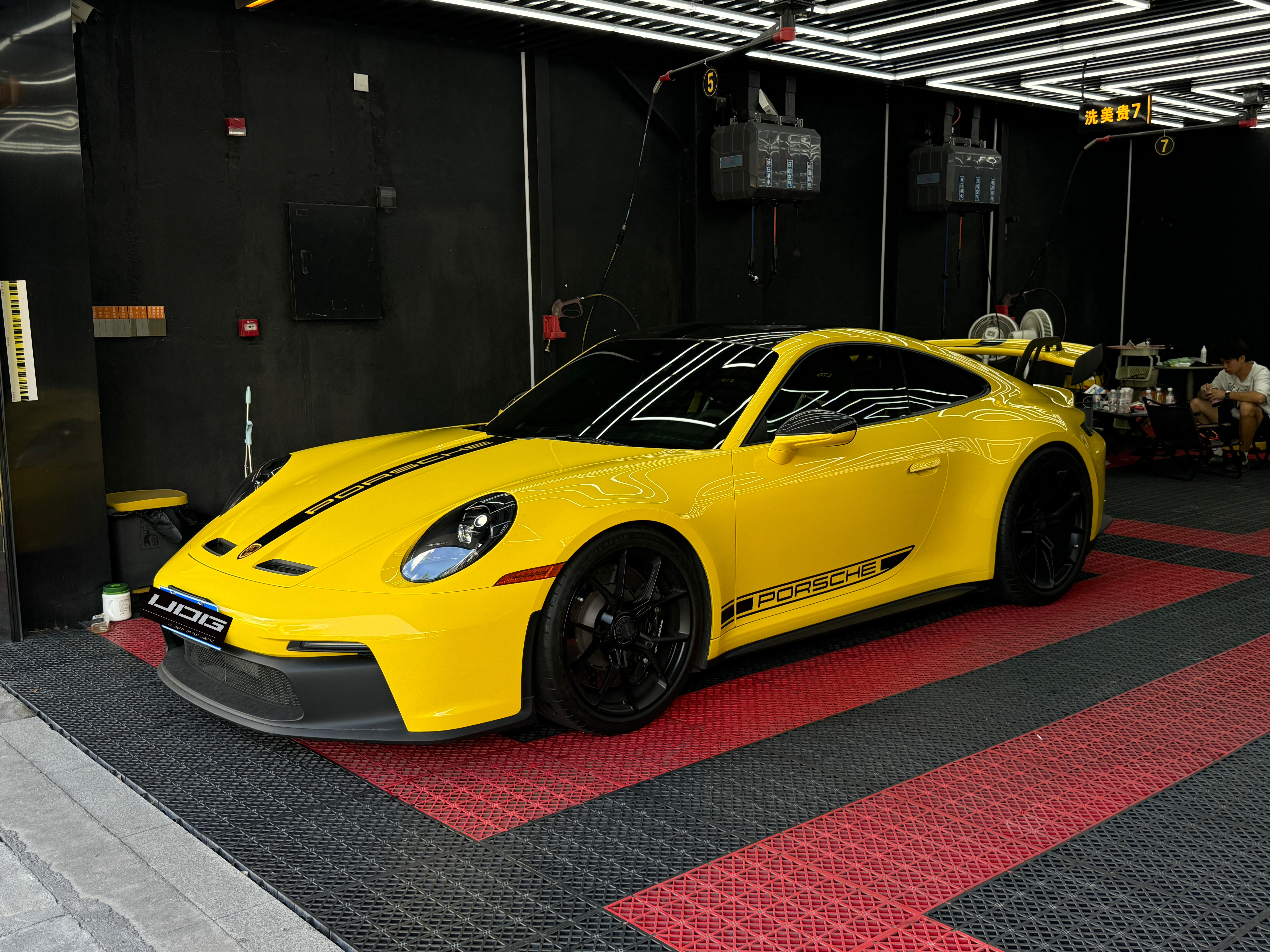 今天好大哥来提992GT3了[偷笑]美美洗个车udg梦想车库  ​​​