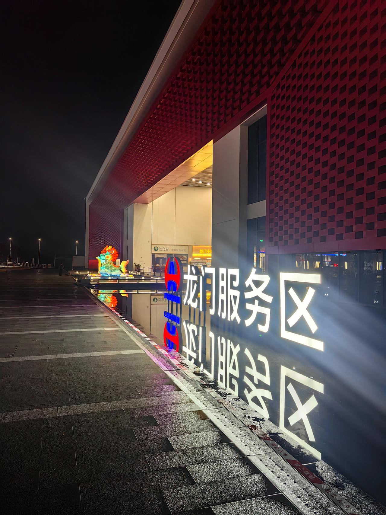 龙门服务区真是太漂亮了，每次到深圳走武深高速，我都会在这里稍作停留。