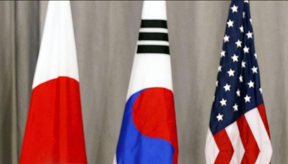 台湾评论员郭正亮曾说，朝鲜动不动就向日本方向扔导弹，可日本从来都不敢说朝鲜有事就