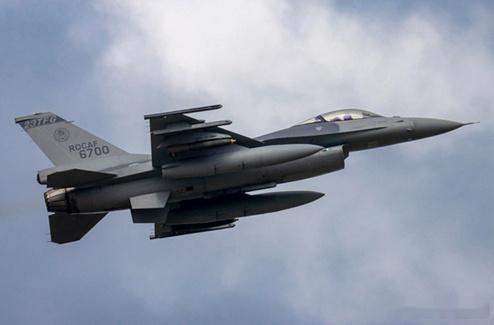 台军称已寻获坠海战机黑匣子【台媒：台空军称已寻获台F-16V坠海战机“黑匣子”并