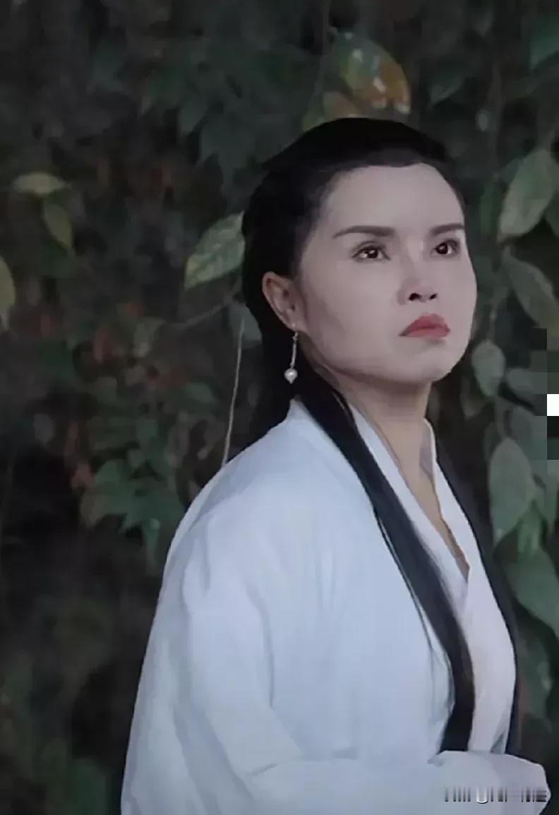小龙女如果长这样，那么小龙女就会一直是杨过的姑姑的身份，剧情也将改写。
也许杨过