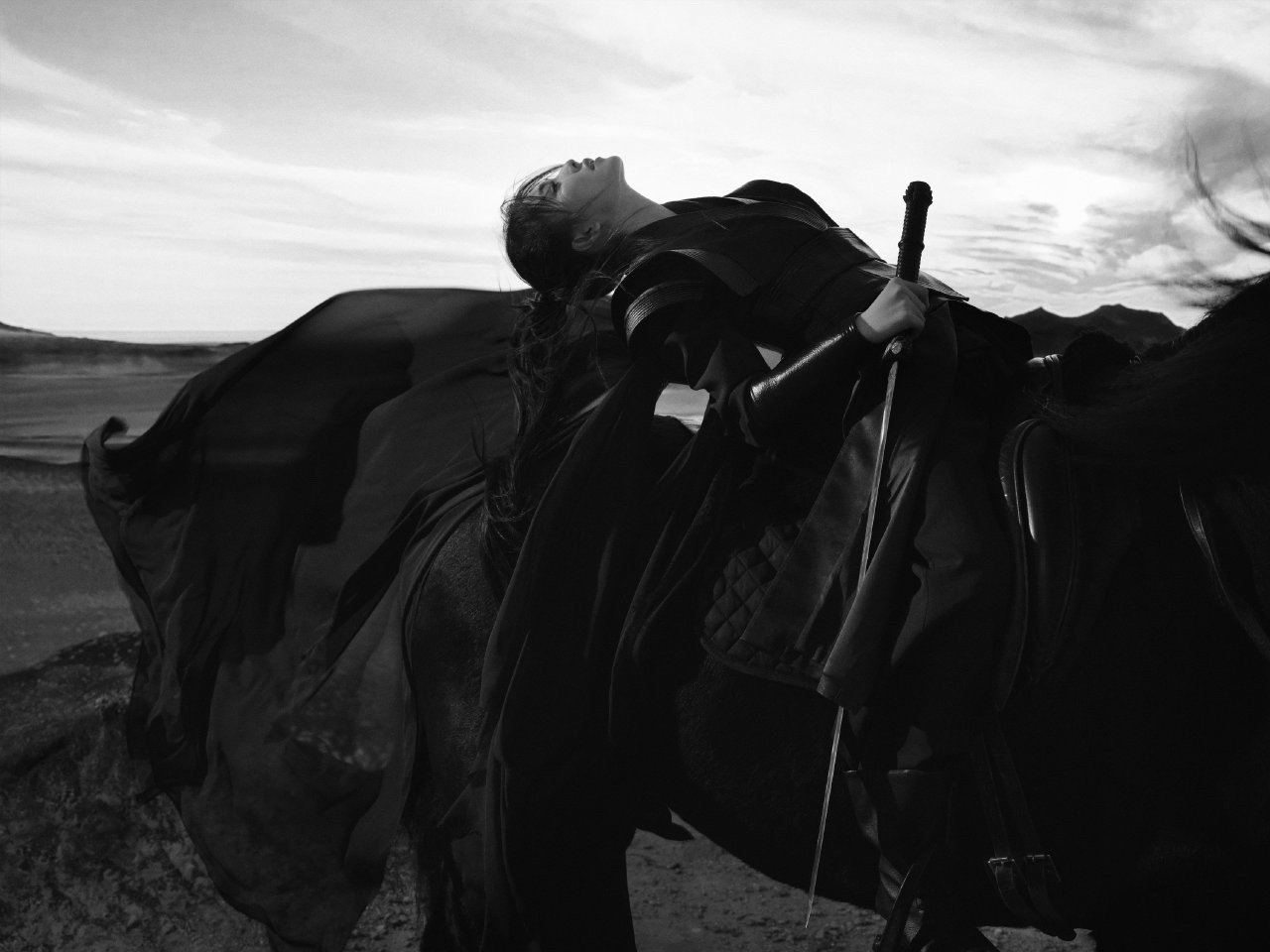 白鹿也不知道是谁拍了这么多张神图白鹿骑马神图电影级别的神图 