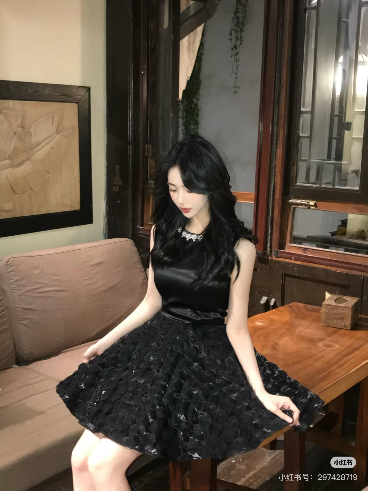 再出一波闲置 这次的是礼服和裙子 适合生日 拍照 过节穿的～可以自己选两件 还有
