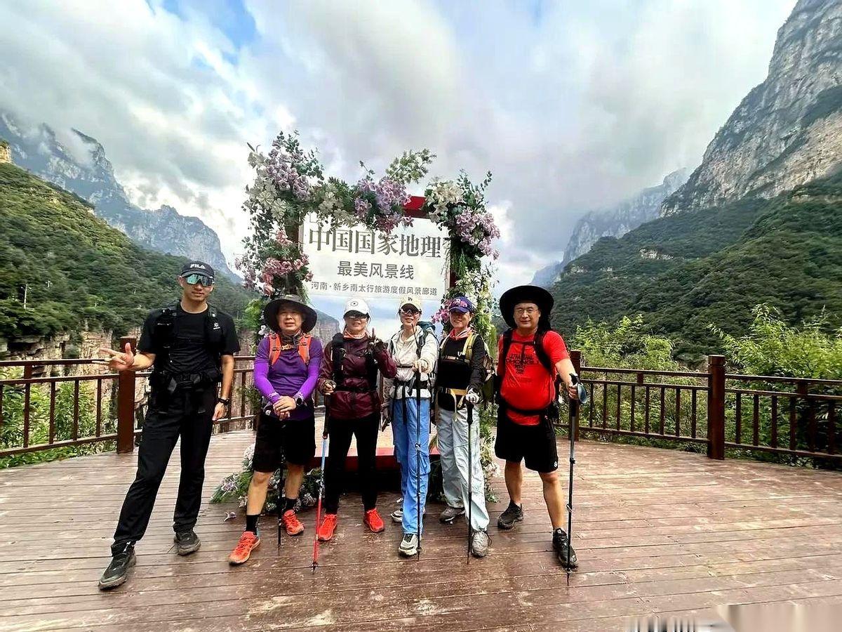 一个女大学生，第三次去爬南太行，然后就消失了。
十几天了，活不见人死不见尸。
我
